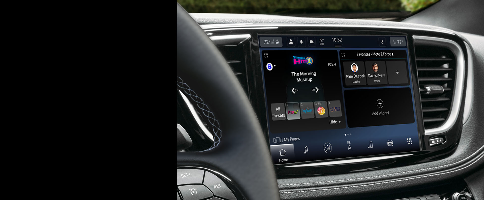 La pantalla táctil de Uconnect en la Chrysler Pacifica Plug-in Hybrid 2025, en la que se exhibe la selección actual en SiriusXM.
