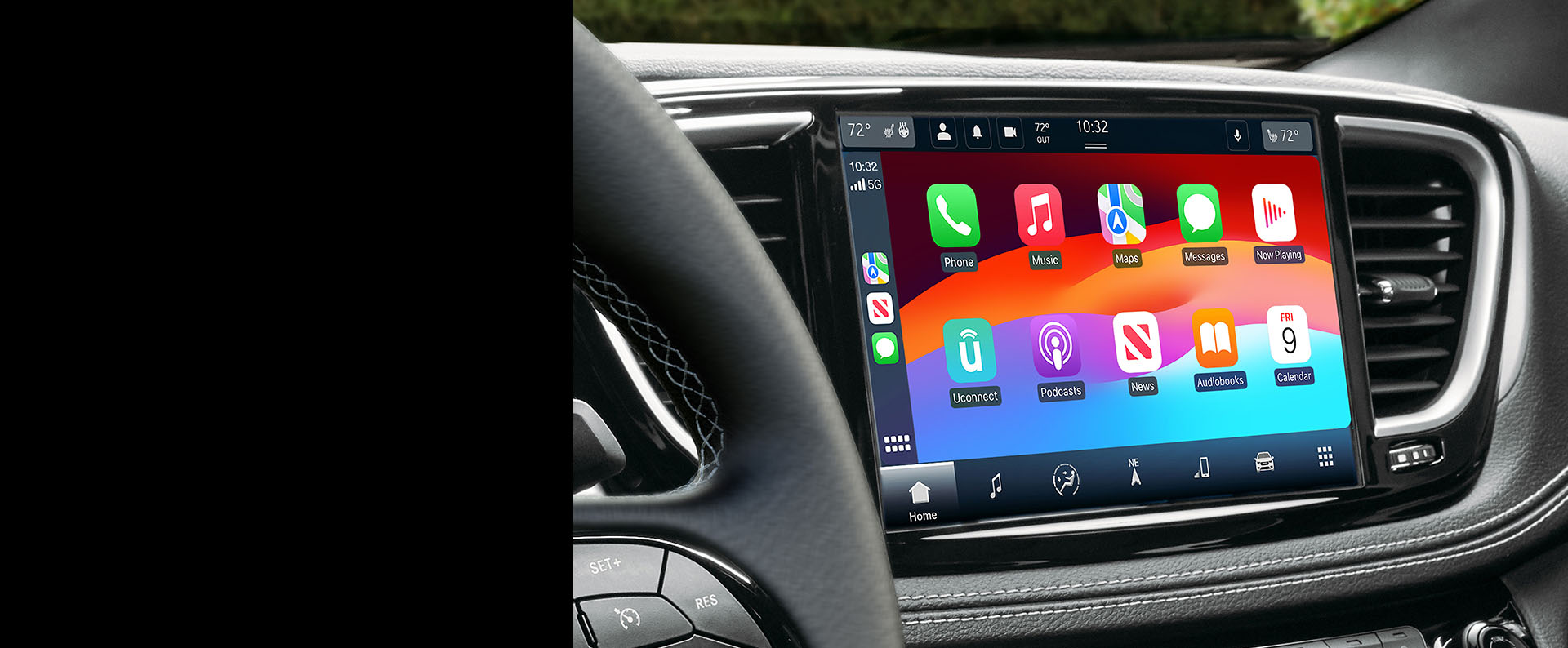 La pantalla táctil de Uconnect en la Chrysler Pacifica 2025, en la que se exhibe una selección de widgets de Apple CarPlay.