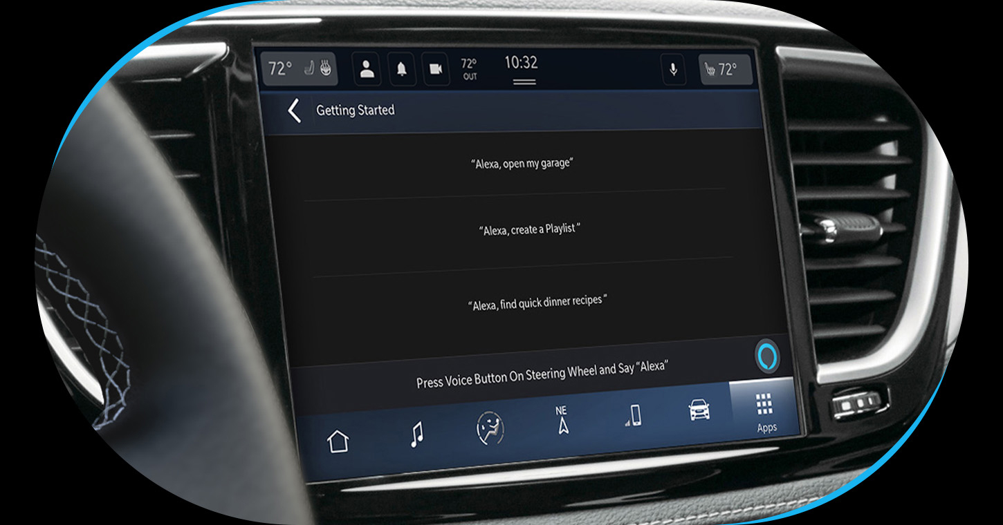 La pantalla táctil de Uconnect de la Chrysler Pacifica 2026, en la que se exhibe la página de inicio de Amazon Alexa.
