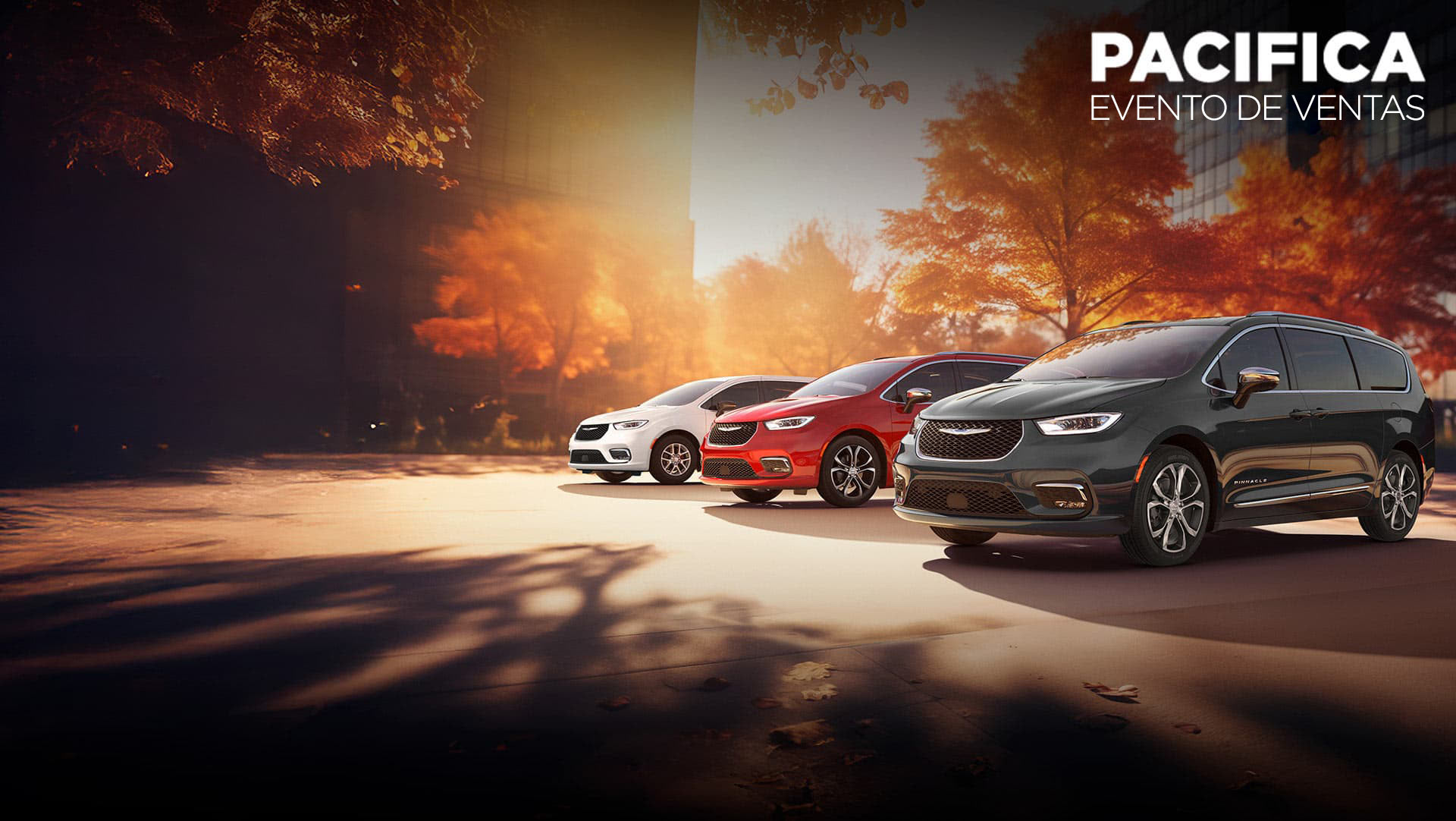Tres modelos de la minivan Chrysler 2026 estacionados en una playa junto al mar. De izquierda a derecha: Chrysler Voyager blanca, Pacifica Pinnacle Plug-in Hybrid azul y Pacifica Pinnacle roja. Evento de ventas de Chrysler Pacifica.