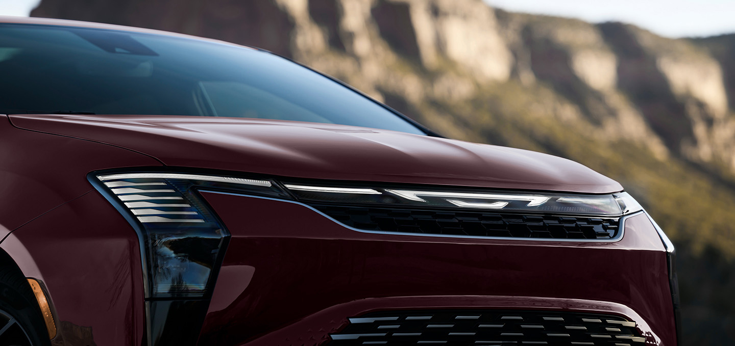 Parte delantera de una Chrysler Pacifica Pinnacle 2027 roja.