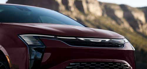 Parte delantera de una Chrysler Pacifica Pinnacle 2027 roja.