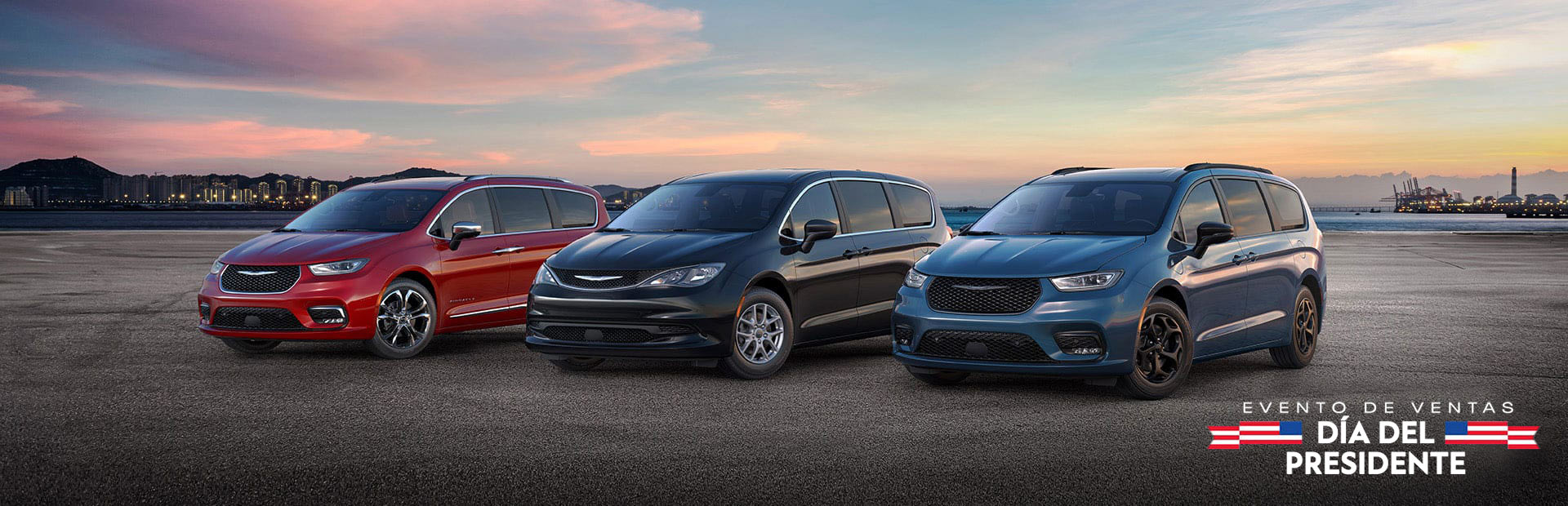 La línea de minivans Chrysler de 2025: de izquierda a derecha, una Chrysler Pacifica Pinnacle roja, una Chrysler Voyager LX negra y una Chrysler Pacifica Hybrid Select azul con el paquete de apariencia Premium S. Evento de ventas Día del Presidente.