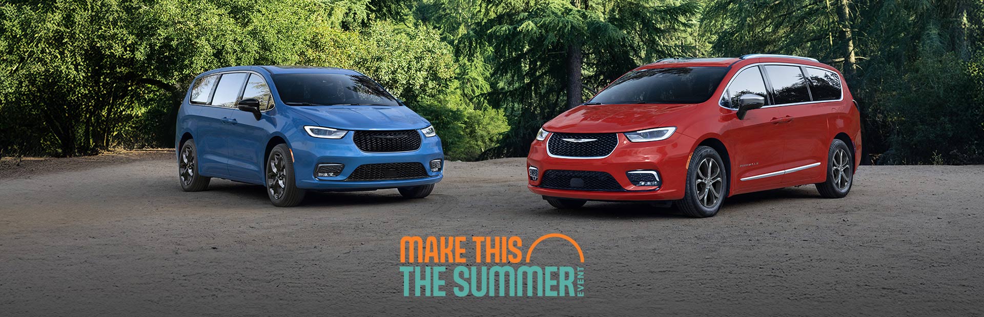 Una Chrysler Pacifica Limited azul con paquete de apariencia "S" y una Chrysler Pacifica Pinnacle 2026 roja estacionadas en posición perpendicular una respecto de la otra. Conviértelo en el evento del verano.