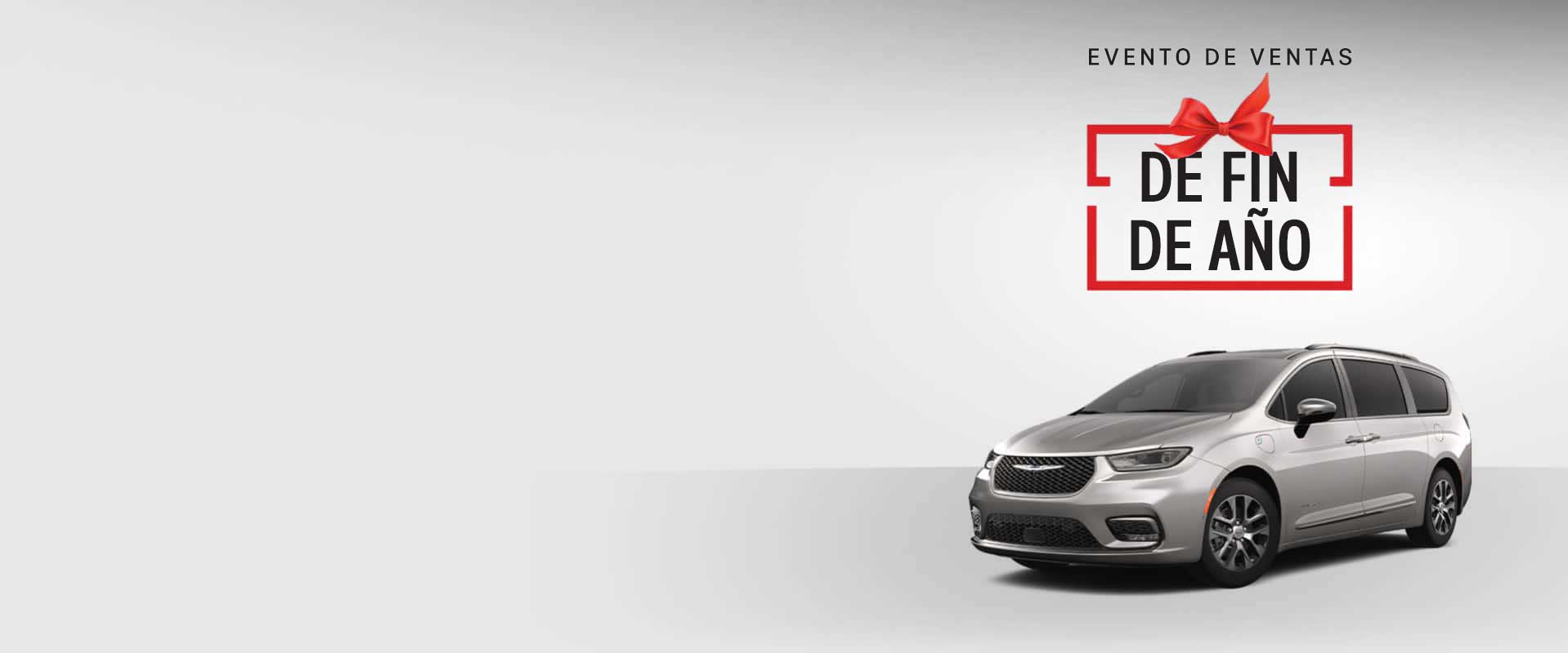 Perfil desde el ángulo delantero del lado del conductor de un modelo de Chrysler Pacifica Hybrid Pinnacle 2025 gris. Evento de ventas Fin de año.