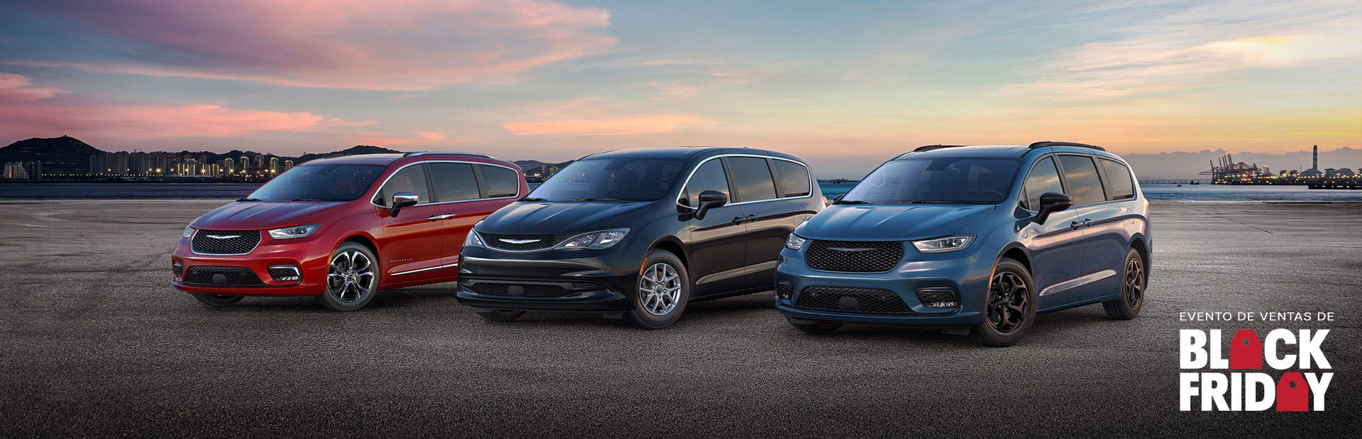 La línea de minivans Chrysler de 2025: de izquierda a derecha, una Chrysler Pacifica Pinnacle roja, una Chrysler Voyager LX negra y una Chrysler Pacifica Hybrid Select azul con el paquete de apariencia Premium S. Evento de ventas Black Friday.