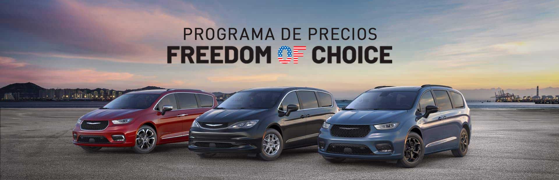 La línea de minivans Chrysler de 2025: de izquierda a derecha, una Chrysler Pacifica Pinnacle roja, una Chrysler Voyager LX negra y una Chrysler Pacifica Hybrid Select azul con el paquete de apariencia Premium S. Evento de ventas Freedom of Choice.