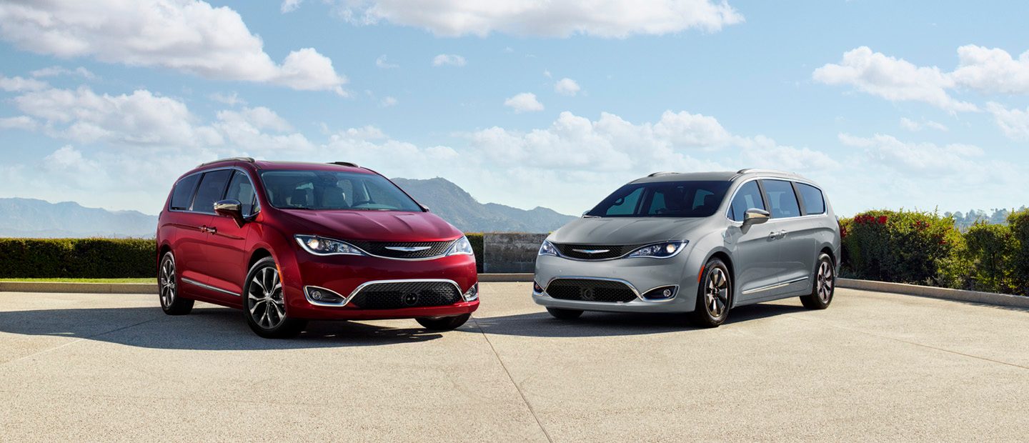 Una Chrysler Pacifica 2020 Y Una Chrysler Pacifica Hybrid